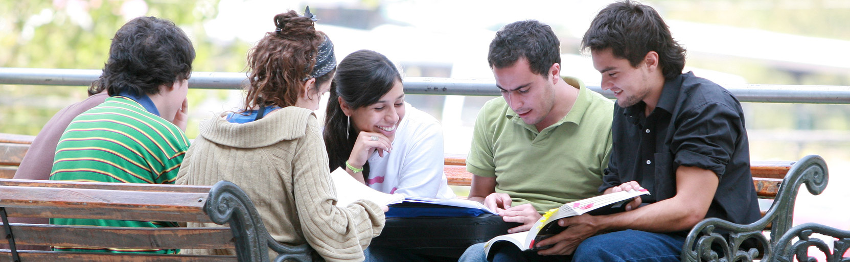 grupo de estudiantes extranjeros reunidos